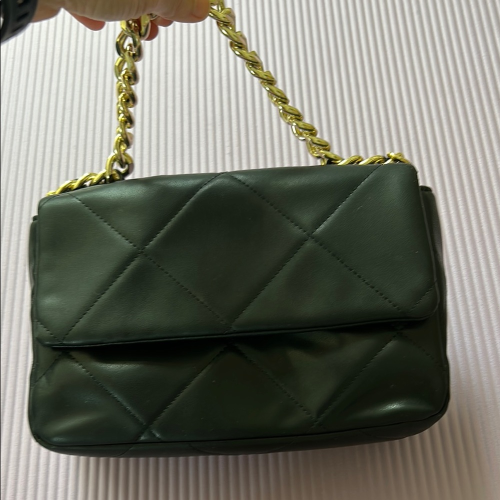 Forever 21 quilted  black and gold purse - Picture 3 of 14